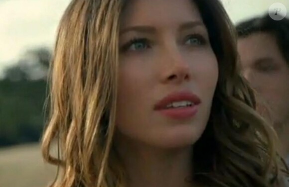 Jessica Biel dans la publicité Revlon