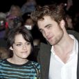 Robert Pattinson et Kristen Stewart forment le couple révélation de la saga  Twilight .  