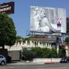 Paris Hilton s'affiche à Los Angeles pour son parfum Tease