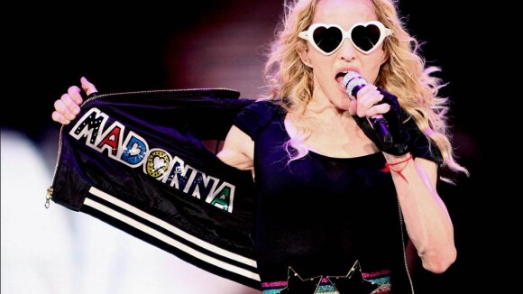 Madonna, élégante et comme rajeunie, a fêté ses 52 ans en avance ! Toujours pressée, la madone...