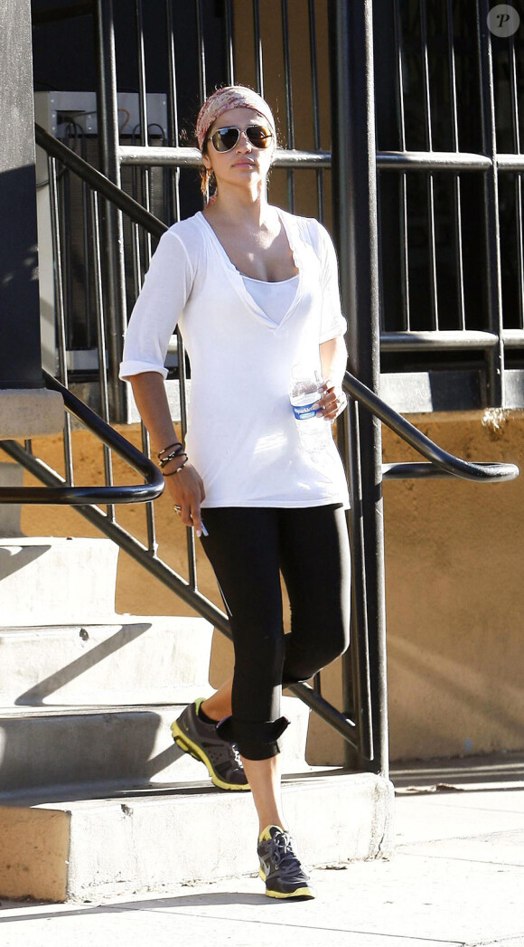 Camila Alves quitte la gym à Studio City le 16 août 2010l