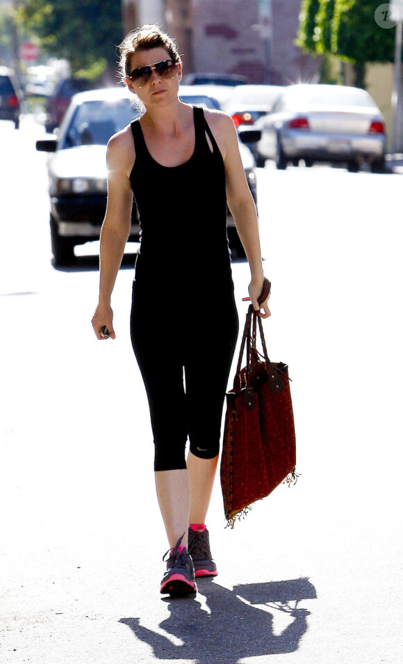 Ellen Pompeo quitte la salle de sport à Studio City à Los Angeles le 16 août 2010