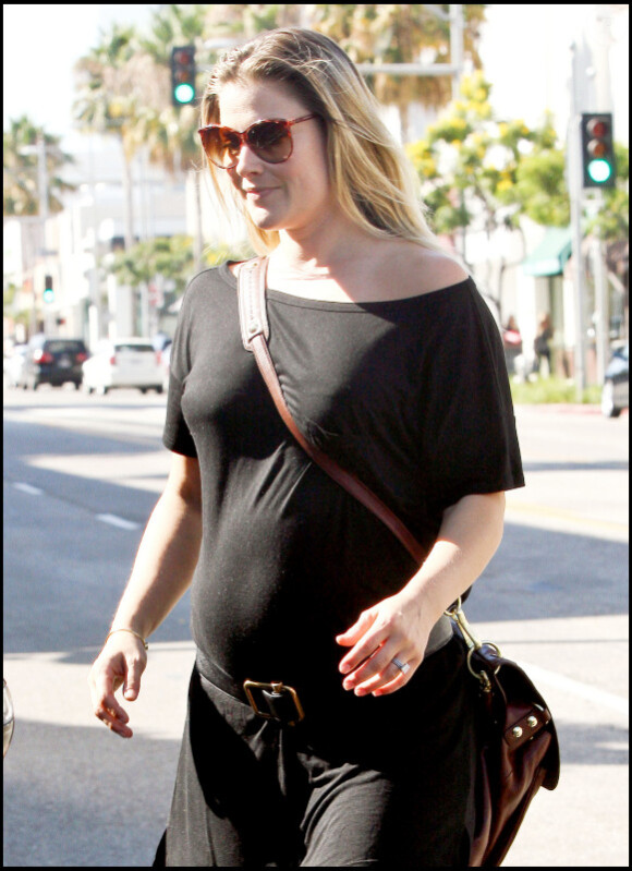 Ali Larter se promène à Beverly Hills enceinte de son premier enfant le 17 août 2010