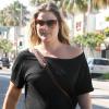 L'actrice Ali Larter se promène dans le rues de Beverly Hills enceinte de son premier enfant le 17 août 2010