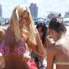 Shauna Sand, sa fille ainée et son petit ami passent l'après-midi sur la plage de Miami le 18 août 2010