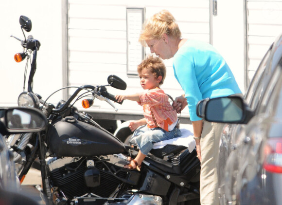 Mardi 17 août, Levi McConaughey, fils de Matthew McConaughey, n'a plus besoin de personne en Harley Davidson.