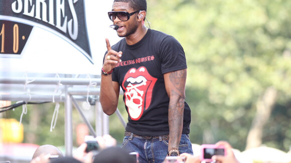 Usher fait le show devant des milliers de fans... sous le regard attendri de son irrésistible fils !