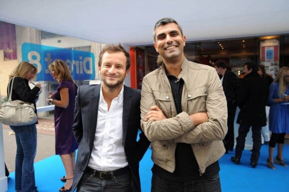 Jeremy Michalak et Alexandre Dos Santos lors de la conférence de presse annuelle de la chaîne Direct 8 à Paris le 26 août 2010