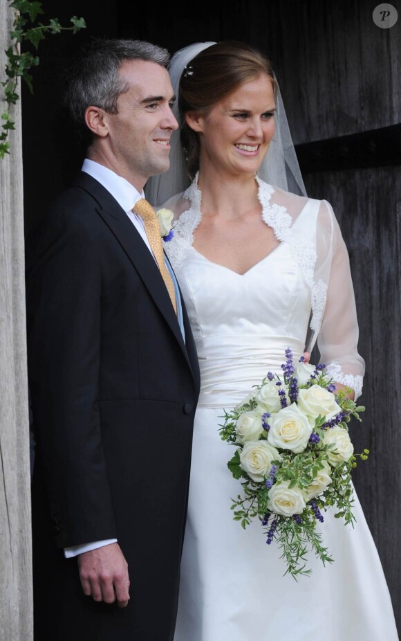 Le 28 août 2010, Alice Ferguson, demi-soeur de Sarah Ferguson, duchesse d'York, épousait Nick Stileman à Dummer, ville de feu le major Ronald Ferguson. Les filles de Fergie, Beatrice et Eugenie, étaient présentes.
