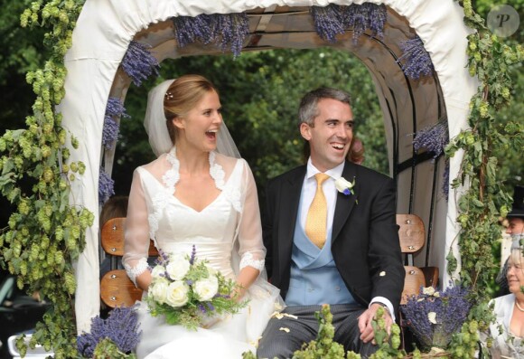 Le 28 août 2010, Alice Ferguson, demi-soeur de Sarah Ferguson, duchesse d'York, épousait Nick Stileman à Dummer, ville de feu le major Ronald Ferguson. Les filles de Fergie, Beatrice et Eugenie, étaient présentes.