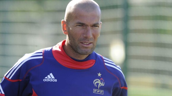 Pendant que Zidane fait mumuse avec les nouveaux Bleus, Domenech dénoncé comme la taupe de l'affaire Anelka !