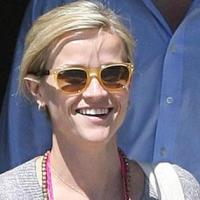 Reese Witherspoon : Décontractée, souriante et... follement amoureuse de son homme !