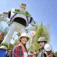 Jamel Debbouze et Mélissa Theuriau se sont rendus à Disneyland Paris  pour découvrir les nouvelles attractions de  Toy Story Playland , samedi 4  septembre.