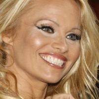 Quand les sexy Pamela Anderson et Ornella Muti en mettent plein la vue à... Jean-Claude Van Damme !