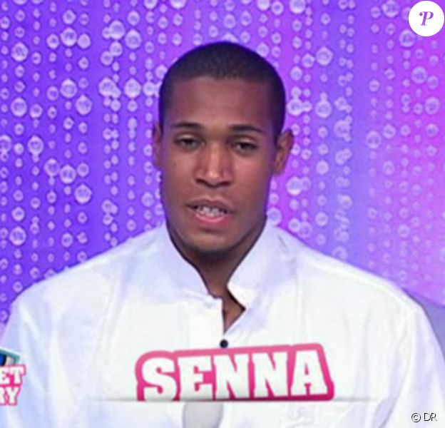 Secret Story 4 Senna Blase Par La Demande En Mariage D Amelie
