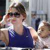 Ellen Pompeo et sa fille Stella à Hollywood, le 10 septembre 2010