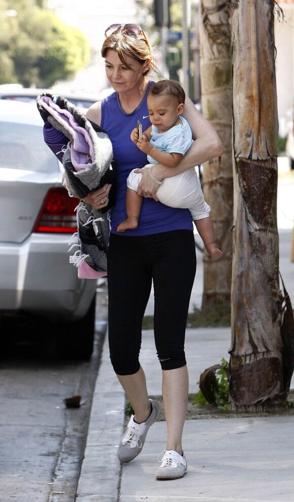 Ellen Pompeo et sa fille Stella à Hollywood, le 10 septembre 2010