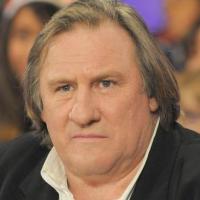 Gérard Depardieu a eu le droit à un striptease de Charlotte Le Bon, mais se fait massacrer par Guy Carlier !