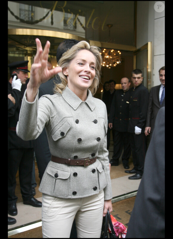 Sharon Stone quittant l'hôtel Bristol à Paris le 17 septembre 2010
