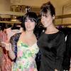 Lily Allen et sa demi-soeur Sarah Owen présentent leurs modèles lors de la Fashion Night Out. Septembre 2010