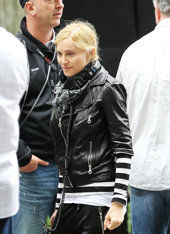 Madonna sur le tournage de son film à Central Park, souriante, directive, précise, attentive... elle travaille sérieusement !