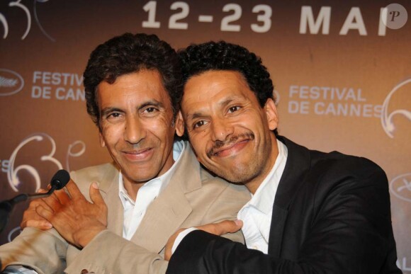 Présentation de Hors-la-loi à Cannes, le 21 mai 2010 : Rachid Bouchareb et Sami Bouajila