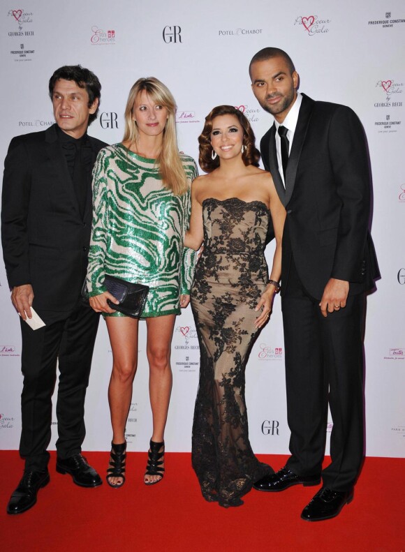 Eva Longoria et Tony Parker entourés de Sarah et Marc Lavoine lors de la deuxième édition du Par Coeur Gala le 20 septembre 2010.