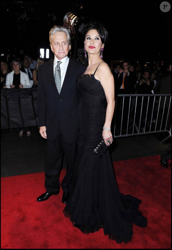 Michael Douglas et Catherine Zeta-Jones à l'occason de l'avant-première de Wall Street : l'argent ne dort jamais, au Ziegfeld Theatre de New York, le 20 septembre 2010.