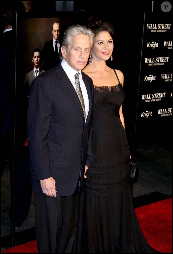 Michael Douglas et Catherine Zeta-Jones à l'occason de l'avant-première de Wall Street : l'argent ne dort jamais, au Ziegfeld Theatre de New York, le 20 septembre 2010.