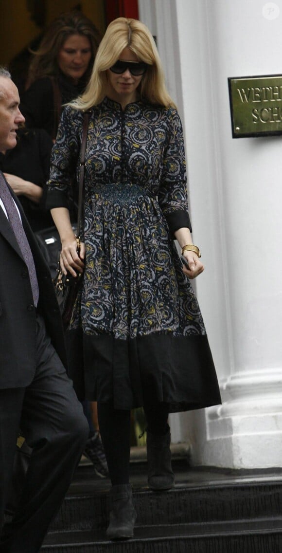 Claudia Schiffer à la sortie de l'école de ses enfants à Londres, le 23 septembre 2010