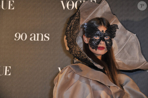Bianca Balti lors de la soirée des 90 ans du magazine Vogue France à Paris le 30 septembre 2010