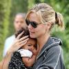 Heidi Klum et sa petite Lou se baladent dans les rues de Los Angeles, après être allées admirer une compétition de karaté que disputait la petite Leni.