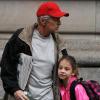 Michael Douglas emmène sa fille Carys à l'école, à New York