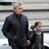 Michael Douglas emmène sa fille Carys à l'école, à New York
