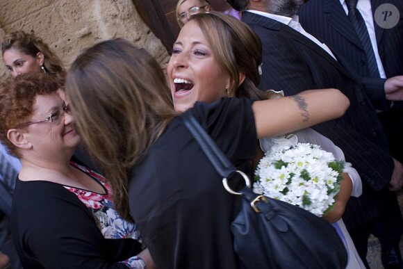 Elisabetta Canalis est de retour chez elle en Italie près d'Oristano en Sardaigne le 20 septembre 2010 lors du mariage d'une de ses amies 