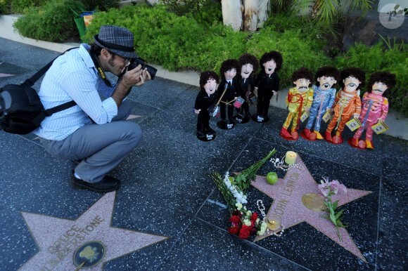 A l'occasion des commémorations (photo : sur Hollywood Boulevard) en hommage à John Lennon, qui aurait eu 70 ans le 9 octobre 2010, Yoko Ono a rendu grâce publiquement à Paul McCartney pour avoir sauvé leur mariage !