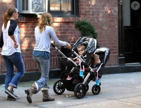 Sarah Jessica Parker et ses jumelles Marion et Tabitha à New York, le 9 octobre 2010