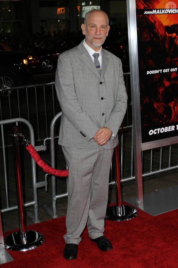 John Malkovich, à l'occasion de l'avant-première de RED, qui s'est tenue au Graumann's Chinese Theatre d'Hollywood, à Los Angeles, le 11 octobre 2010.