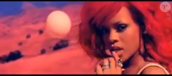 Rihanna dans son clip Only Girl (in the world)