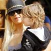 Christina Aguilera chez Pumpkin Patch avec son fils Max Liron à la recherche de la citrouille idéale le 14 octobre 2010 à Los Angeles 