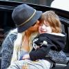 Christina Aguilera chez Pumpkin Patch avec son fils Max Liron à la  recherche de la citrouille idéale le 14 octobre 2010 à Los Angeles