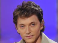 Raphaël monte sur les planches avec la jolie Emma de Caunes !