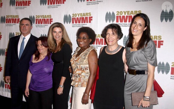 Maria Shriver et les lauréates, à l'occasion de la grande soirée "Women's Media Foundation's Courage in Journalism", au Beverly Hills Hotel de Beverly Hills, à Los Angeles, le 21 octobre 2010.