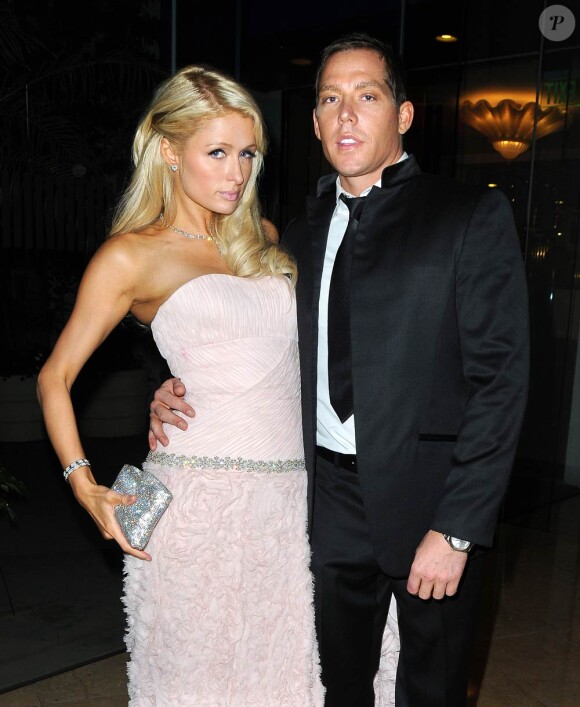 Paris Hilton et Cy Waits, à l'occasion du 32e Carousel of Hope Ball, qui s'est tenu au Beverly Hilton de Los Angeles, le 23 octobre 2010.