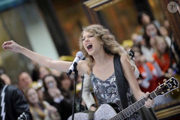 Taylor Swift sur le plateau de l'émission Today Show au Rockefeller Center à New York, le 26 octobre 2010