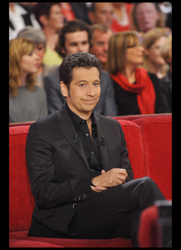 Laurent Gerra sur le tournage de Vivement Dimanche (tourné le 2 novembre et diffusé le 14 novembre 2010 sur France 2)