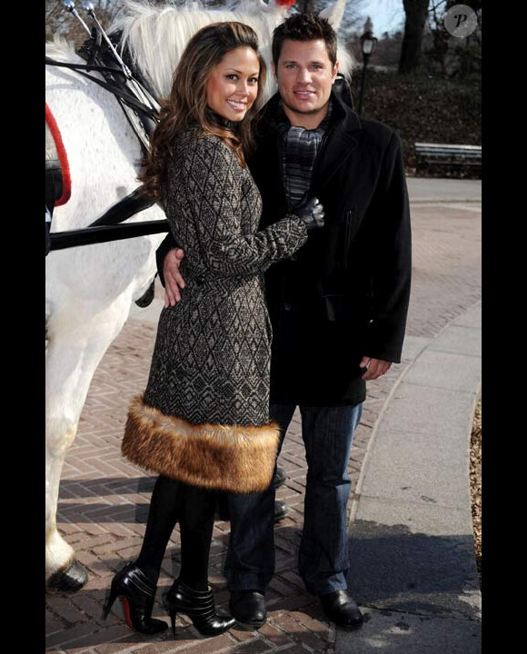 Nick Lachey et Vanessa Minnillo posent pour une publicité dans Cantral Park à New York en février 2010