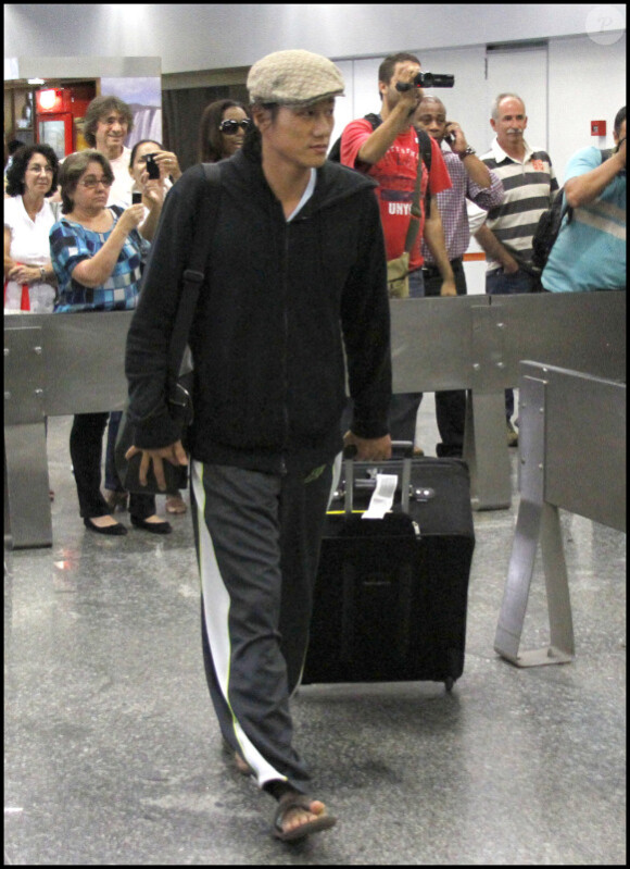 Sung Kang arrive à Rio de Janeiro pour le tournage de Fast and Furious 5, le 3 novembre