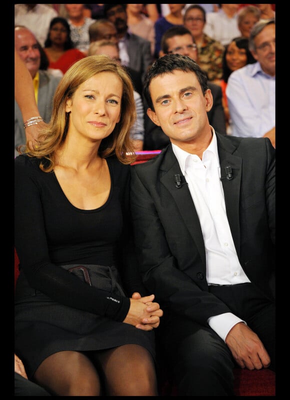 Manuel Valls et sa femme Anne Gravoin lors de l'enregistrement de Vivement Dimanche en octobre 2010