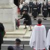 Au Cenotaph, à Londres, le Remembrance Sunday, le 14 novembre 2010, membres de la famille royale britannique et du gouvernement commémoraient leurs morts. Le prince William, lui, faisait de même dans le Helmand, en Afghanistan.